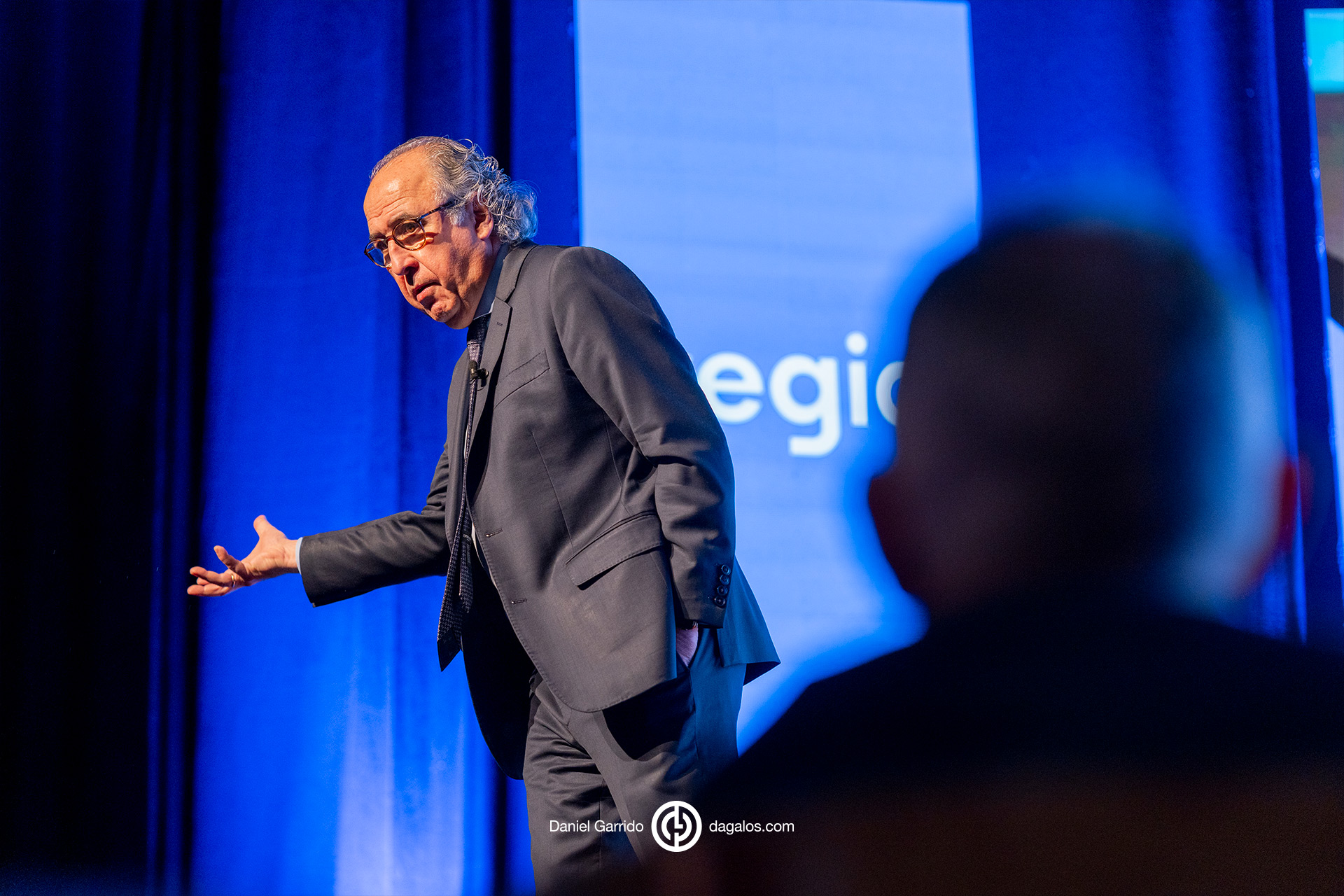 Daniel Garrido, fotógrafo profesional en Madrid, especializado en fotografía deportiva, fotografía de retrato y books, fotografía de espacios y fotografía de eventos.