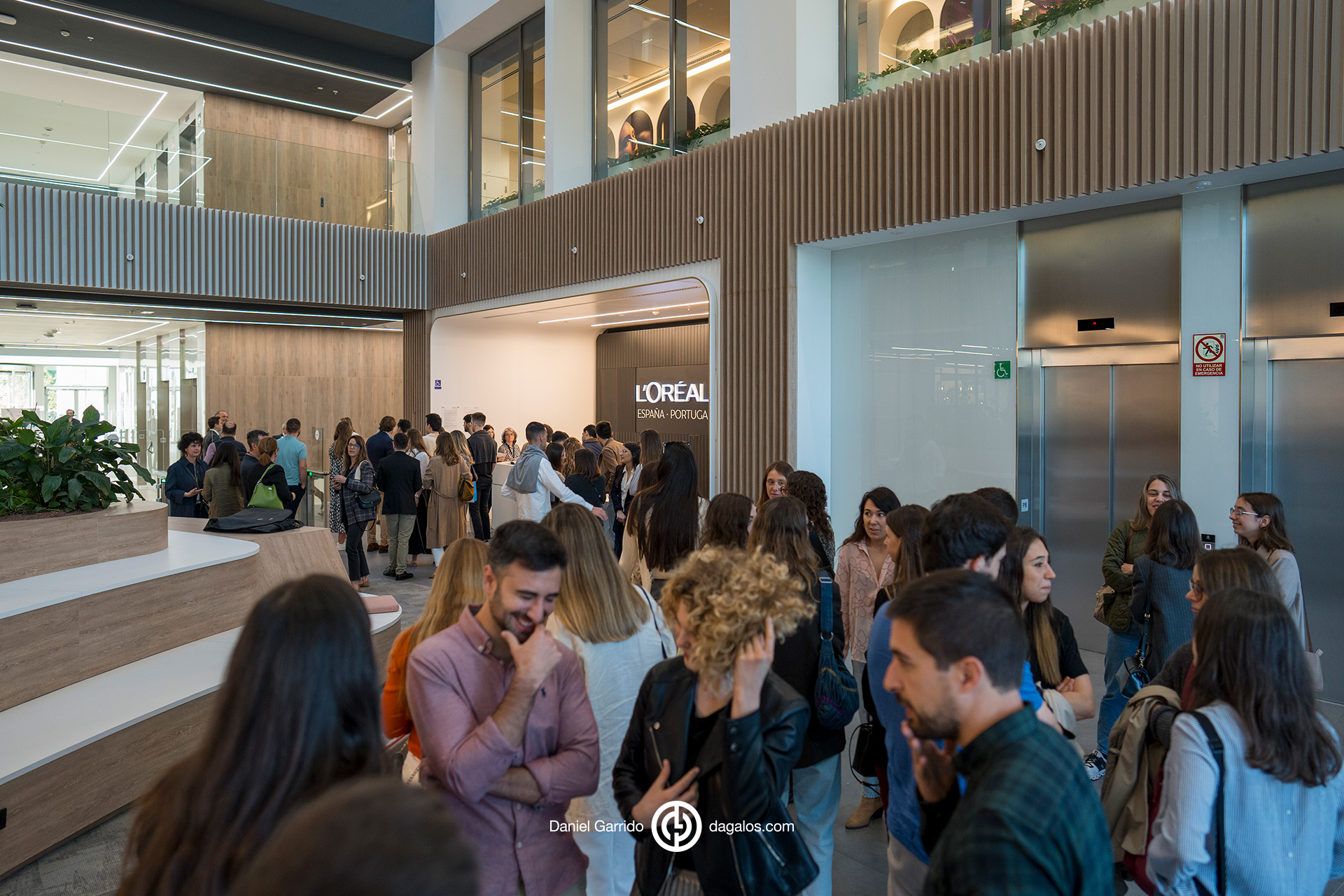 Daniel Garrido, fotógrafo profesional en Madrid, especializado en fotografía deportiva, fotografía de retrato y books, fotografía de espacios y fotografía de eventos.